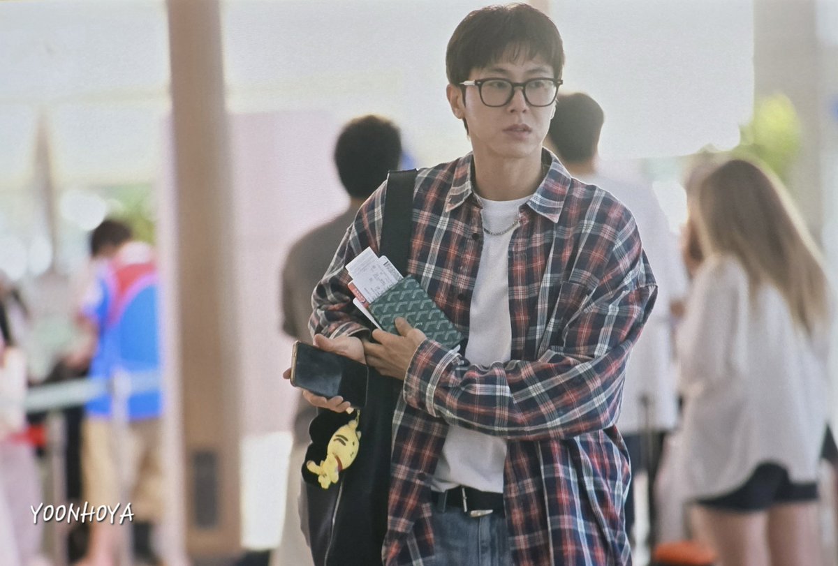 YOONHOYA_COM's tweet photo. 260807 인천공항 윤호출국
: 이른 아침 유노랑이와 함께 아투 시작!!

#유노윤호 #정윤호 #UKNOW #TVXQ!
#UKNOWPROJECT26 #Macau https://t.co/oxwWPMyrp5
