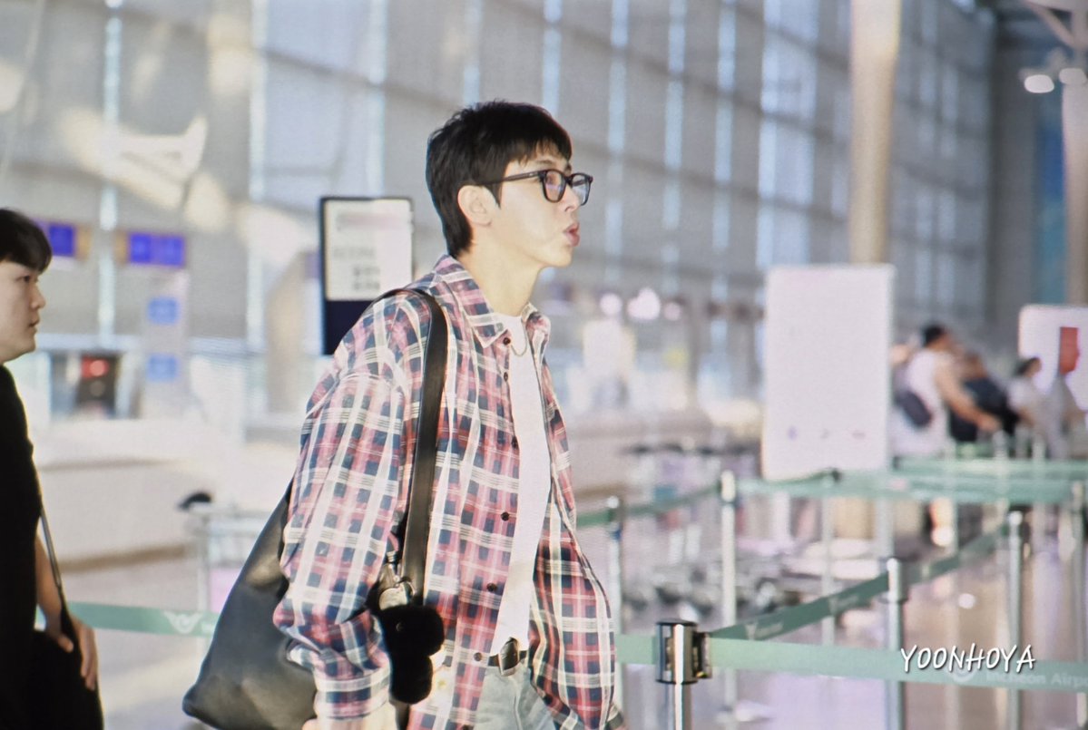 YOONHOYA_COM's tweet photo. 260807 인천공항 윤호출국
: 이른 아침 유노랑이와 함께 아투 시작!!

#유노윤호 #정윤호 #UKNOW #TVXQ!
#UKNOWPROJECT26 #Macau https://t.co/oxwWPMyrp5