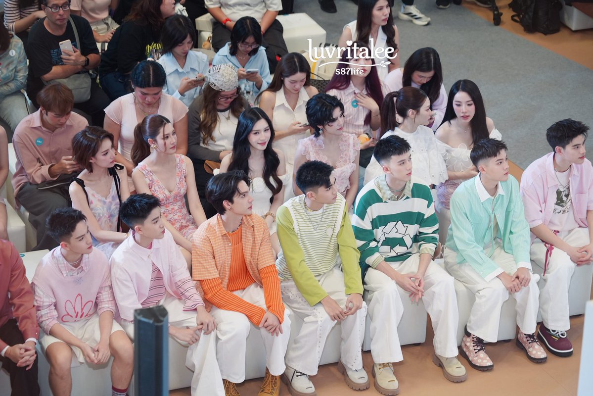 luvritalee's tweet photo. Flying from place to place has been a little crazy, but today I was so happy to see how much everyone loves the cast of #chasingloveพี่เองก็ลำบาก 

#ShokubutsuBloomAroundxChasingLove

#NileNamwan #FayGene #AomsinGift https://t.co/9gt74Qo6J6