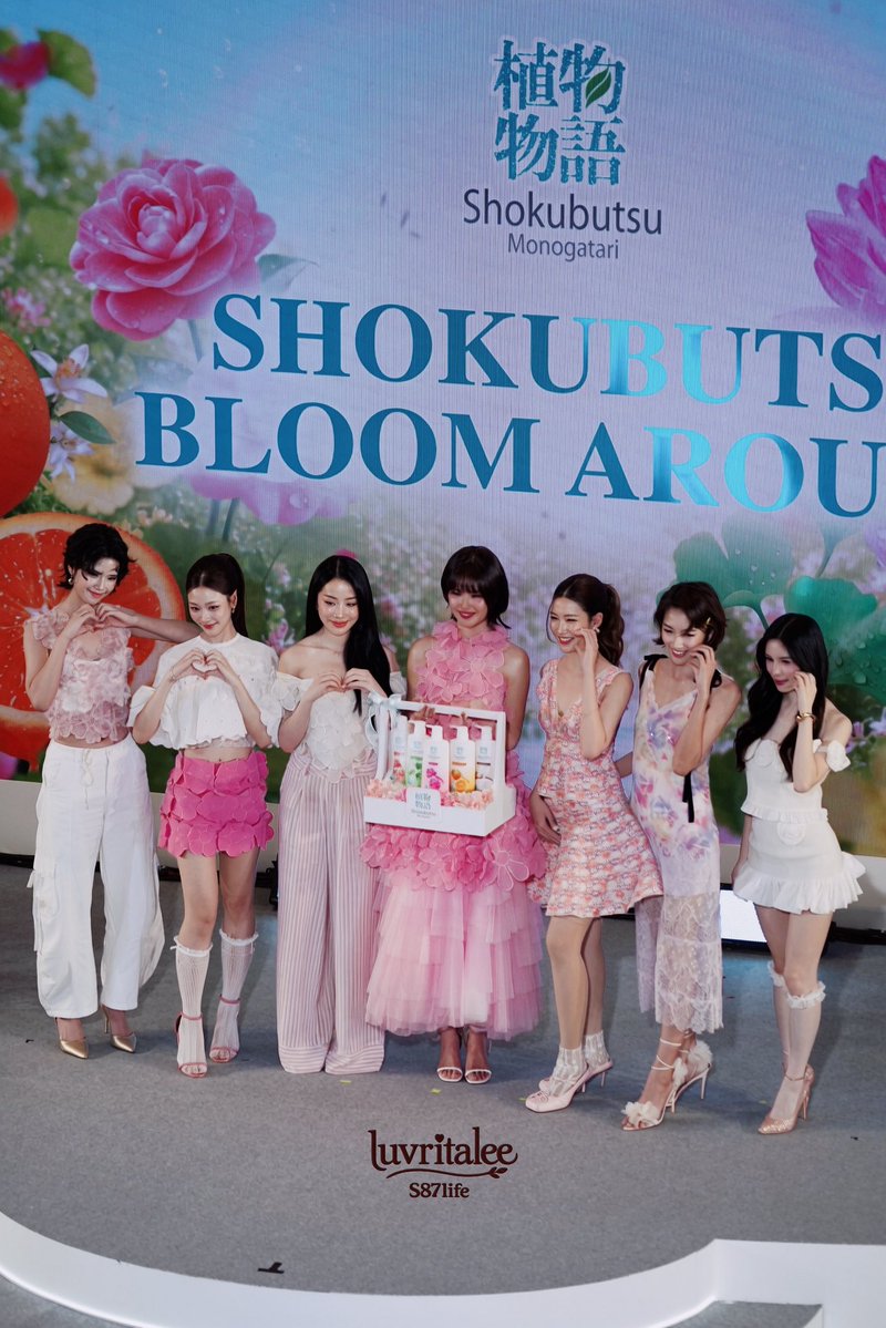 luvritalee's tweet photo. Flying from place to place has been a little crazy, but today I was so happy to see how much everyone loves the cast of #chasingloveพี่เองก็ลำบาก 

#ShokubutsuBloomAroundxChasingLove

#NileNamwan #FayGene #AomsinGift https://t.co/9gt74Qo6J6