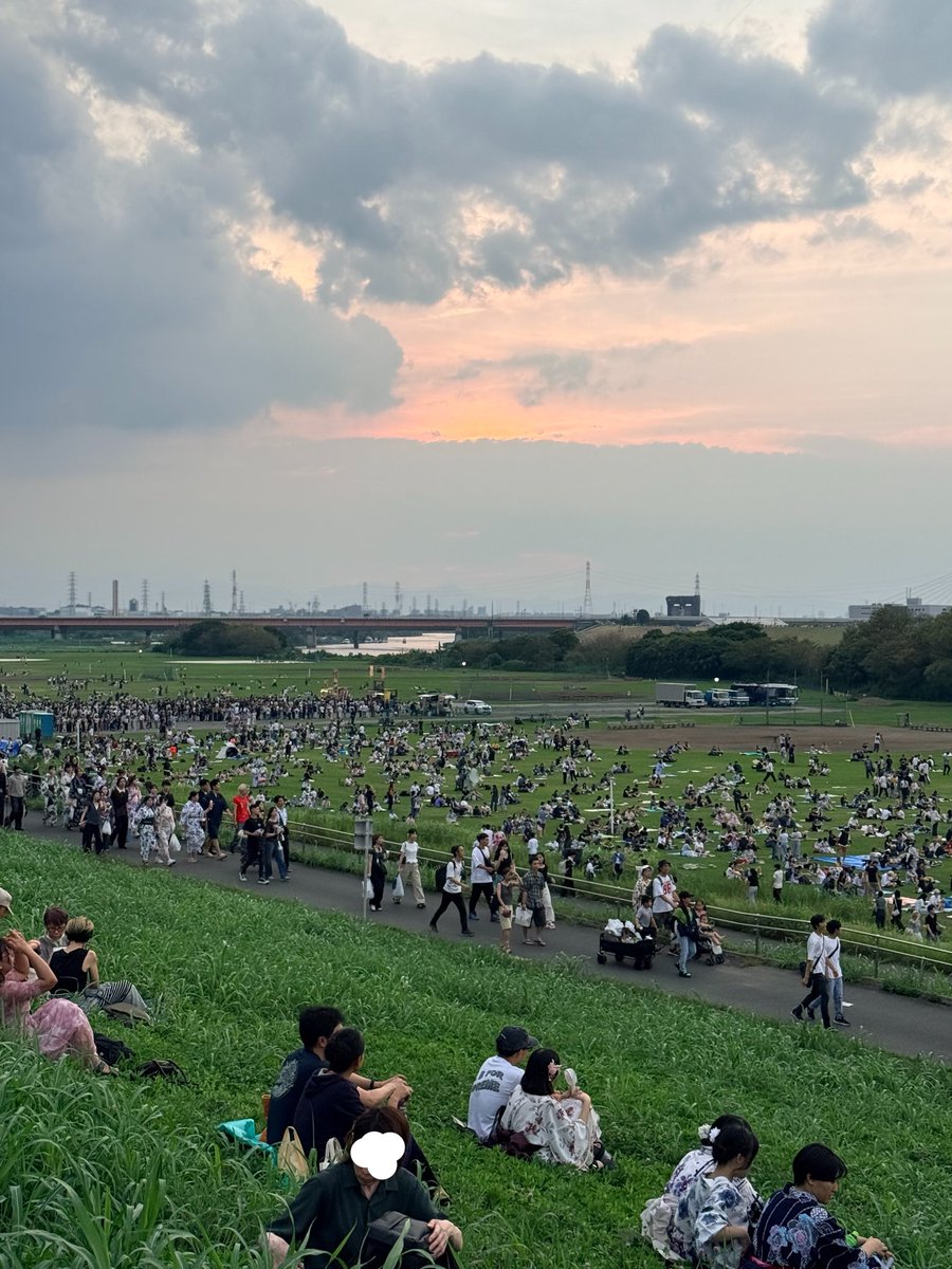 subaruxox's tweet photo. この前花火大会行ってきたけどまた行きたい♩
全然気づかなかったんだけど、こころくんと数メートルの距離にいた🎆笑 https://t.co/t8FboOChrp