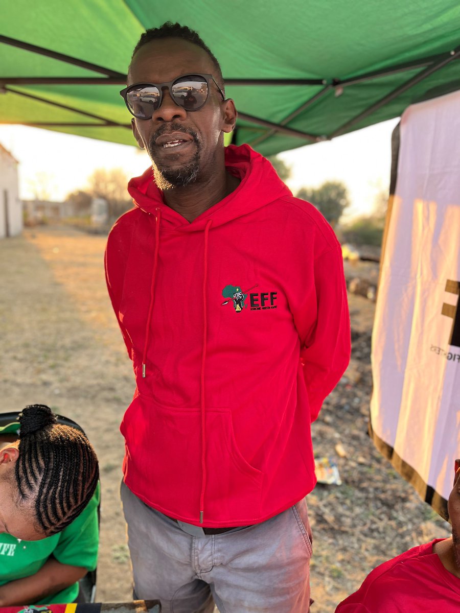 eff_madibeng's tweet photo. ♦️In Pictures ♦️

Ward 26 ground forces during mass youth registration and portal registration.

#RegisterToVoteEFF #EFFinMadibeng  #VoteEFF https://t.co/Dyw3bKsoq3