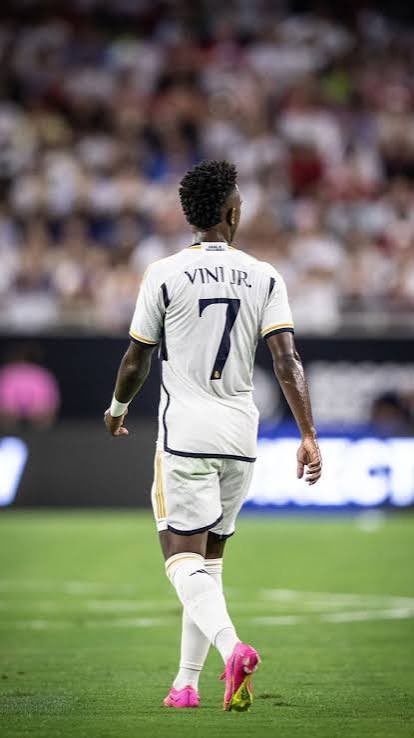 Jerrankingmedi9's tweet photo. Comparing Raphinha to vinicius junior simply means you are comparing Honda civic to Bugatti Chiron in full sport mode.

Agree or disagree https://t.co/SLOuSpmp9V