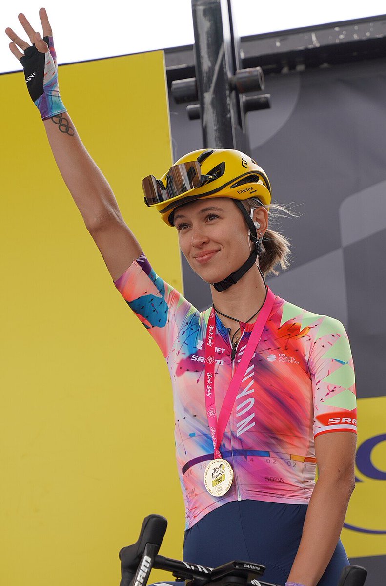 paztobalam's tweet photo. #SupremoDF Qué me perdí? Apenas llegando porque estaba viento del Tour de France Femmes. Esa Katarzyna Niewiadoma, destruyó la CG. https://t.co/zsQAMcRXOA