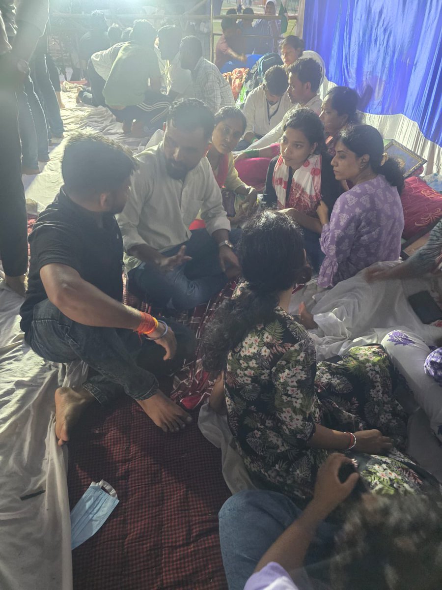AshutoshRanka's tweet photo. A delegation from @Cockroachisback has reached Ranchi. 

The team will use all of its experience from Jantar Mantar to help the protesting students. The leadership will soon reach Ranchi as well.

To the students of Jharkhand - we are all so proud of you and firmly stand with all of you. 

Keep fighting the good fight and stay united, the success is on its way !