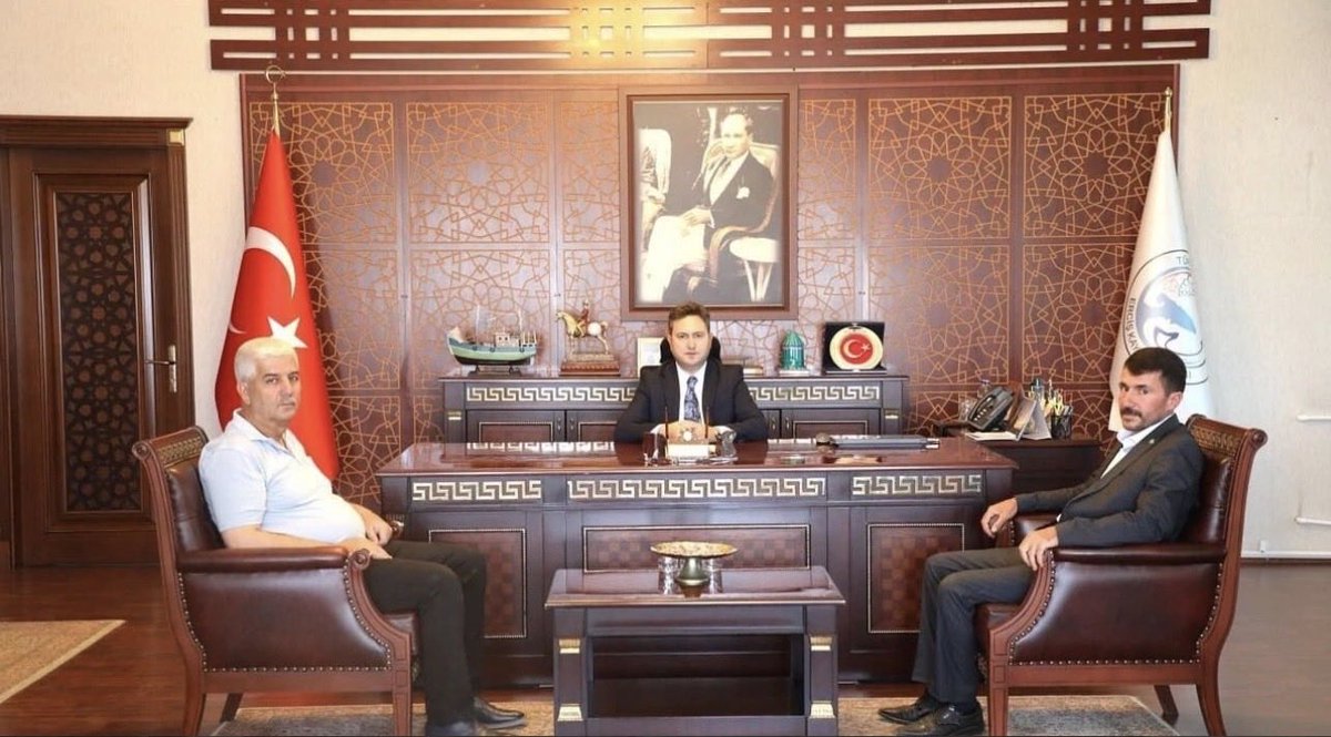 HudaParErcis_'s tweet photo. İlçe Başkanımız Sayın Kazım Bilici,Erciş Kaymakamı Sayın Ahmed Çelik’i makamında ziyaret ederek yeni görevlerinin hayırlı olması temennisinde bulundu. https://t.co/5vdHpTpQzA