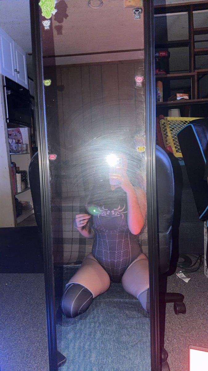 Sunflowerluv19's tweet photo. Let me be your superhero?🤭 https://t.co/q3yMNWsk7W