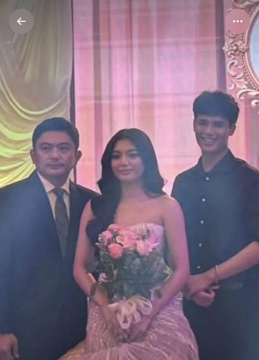 jejinaeiou's tweet photo. Parang bagay maging son-in-law. Ayyy charez. Illegal ship na nga pala. Hahahahahahahahha Bat naman kasi fifteen ka palang Geo
#GeoCess https://t.co/OhTN6qvAO4
