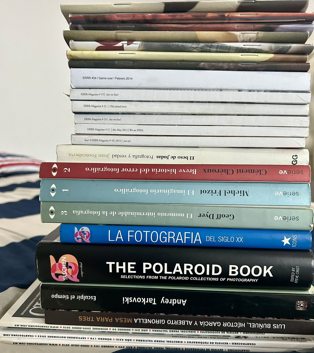 Pipiripunk's tweet photo. Lo que se suma esta semana a la colección, gracias a @deadinmx 😎

Todo comenzó con un par de revistas que me hacían falta, pero esto se descontroló muy pronto 🤣

*No conocía la revista ERRR, por cierto.

#Fotografía #Libros #Fotolibro 📷 https://t.co/7gL0GCKvHn