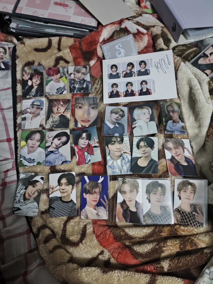 sunniesoull's tweet photo. feedback super positivo meu e do kitty para a @iyumagic, que trouxe nossos teamies e os yeonbin direitinho! ela sempre atualiza sobre as cegs e traz os itens em segurança ♥️ tudo veio bem embaladinho e certinho, e amamos os pcs que vieram de brinde!! 

@100brokenkittys https://t.co/rqa1wDX4ln