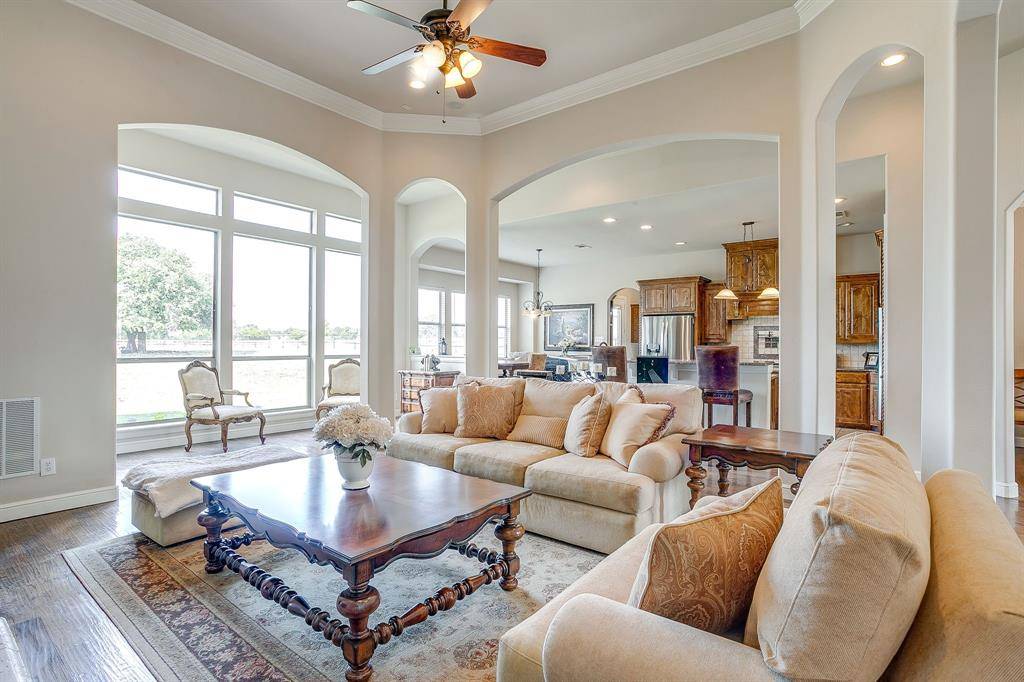 getsoldtexas's tweet photo. PRICE REDUCED in Azle! 🌳  

This custom 4-bed, 3-bath, 2,778 sq ft home on a 1-acre lot blends country quiet with upscale finishes—hand-scraped hardwoods, chef’s kitchen, and cozy fireplace. Homes like this on acreage near town are getting harder to find.  

Tour: https://t.co/jUHO6kCb6w  

#AzleTX #TexasHomes