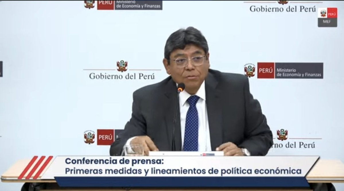 MEF_Peru's tweet photo. 🔴 #EnVivo | El ministro de Economía y Finanzas, Elmer Cuba Bustinza, brinda conferencia de prensa para presentar las primeras medidas y prioridades económicas que impulsará el sector.

📲 Sigue la transmisión aquí: https://t.co/kOS3N9VBCf https://t.co/lVfenIL1lP
