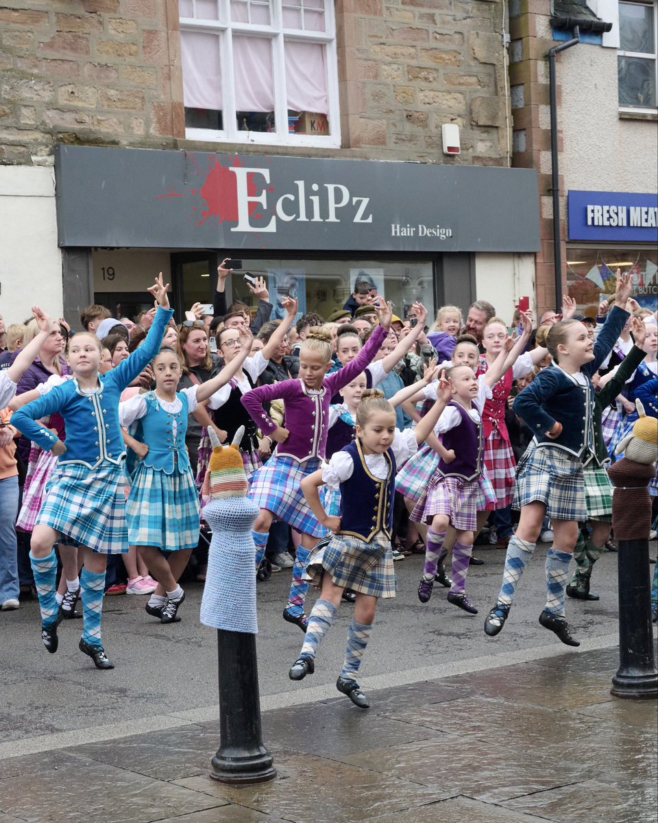 RoyalFamily's tweet photo. The King has visited Dingwall, in the Scottish Highlands, as the town celebrates 800 years since it was granted Royal Burgh status. 

👩‍🚒 His Majesty met volunteers, community groups, young people and emergency service representatives who embody the creative and community spirit of the town. 

🎖️ The King presented the King’s Award for Voluntary Service to representatives of Evanton Wood Community Company, and Highland and Island Blood Bikes, in recognition of their support for the community.

🎶 His Majesty also heard performances from local music groups and Highland Dancers. 

Thank you to everyone who came to say hello!
