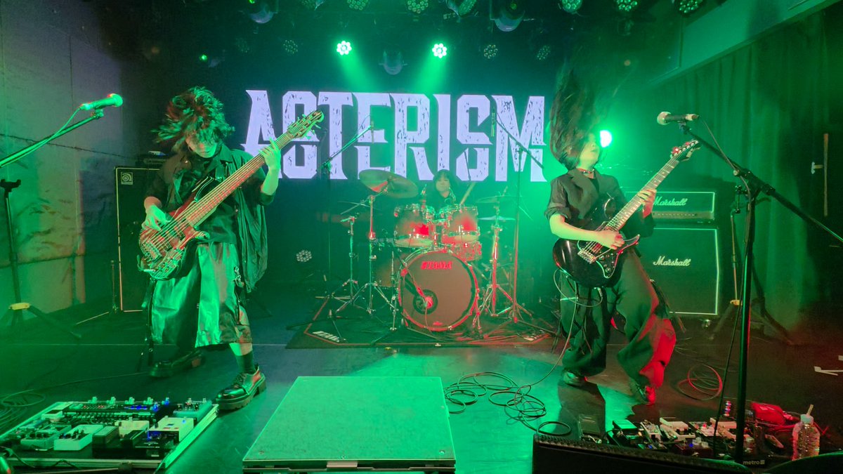 be_rock0609's tweet photo. 本日の現場🔥
@ASTERISM2016 
「FORTRESS」GRIT at Shibuya

バチバチにキマっていて全力でぶん殴られる(嬉)ライブで大大大満足！！！

パワフルでエネルギッシュなのと緻密さは共存出来るのだと、いつもASTERISMのライブで体感する

素晴らしい　感服

stress!!!解消しました Thank you!!! https://t.co/cOVAZhgJFp
