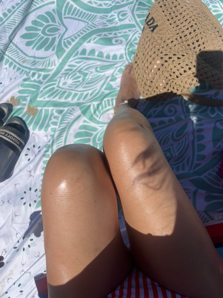 QueenKadyx's tweet photo. Beach days be beaching https://t.co/3cwNLiW4j2
