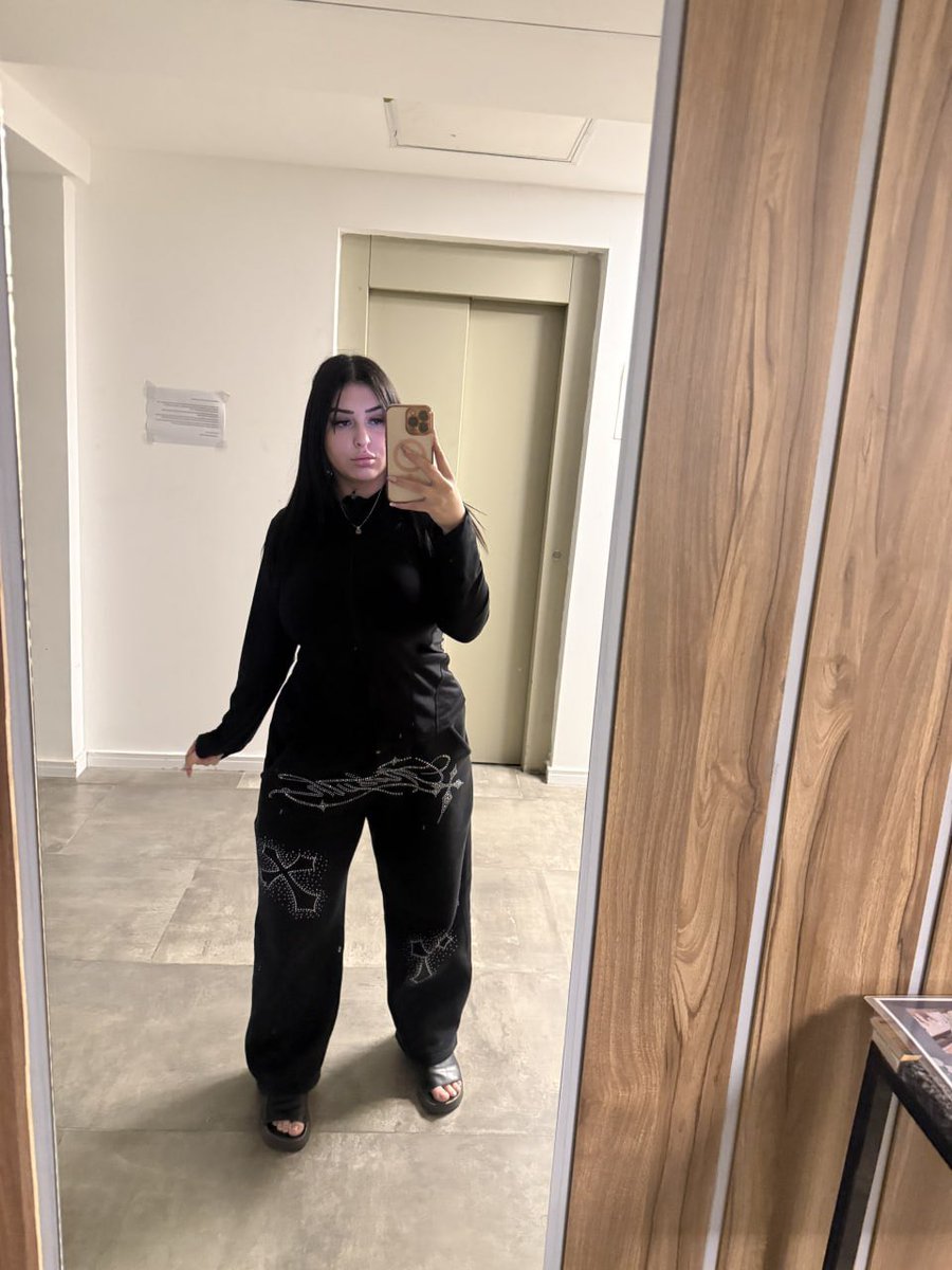 Annahxgi's tweet photo. show me ur dc!!kkkkkkkkk plssssss …!!!!.!dm open https://t.co/x0PgzroB0w