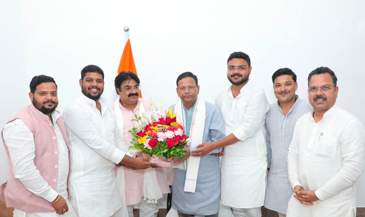 officeofPCM's tweet photo. आज भाजपा के माननीय प्रदेश अध्यक्ष एवं केंद्रीय वित्त राज्य मंत्री श्री पंकज चौधरी जी से बदायूं के भाजपा जिलाध्यक्ष श्री राजीव कुमार गुप्ता जी, उपाध्यक्ष श्री संदीप चौहान जी, कोषाध्यक्ष श्री अनुभव उपाध्याय जी, पूर्व विधायक श्री कुशाग्र सागर जी एवं पूर्व विधायक श्री धर्मेंद्र शाक्य जी ने शिष्टाचार भेंट की।

#UPWITHPANKAJCHAUDHARY 
#यूपी_में_कमल_यूपी_में_पंकज 
#यूपी_के_पंकज

@BJP4UP