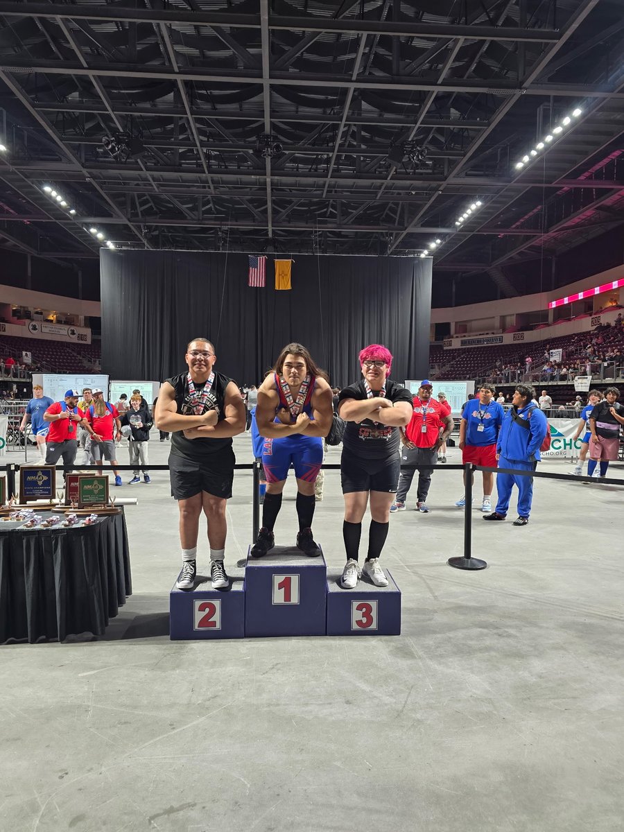 SeanCruz2009's tweet photo. 25-26 Sophomore powerlifting State championship
Squat-515
Bench-335
Deadlift-525
2nd place https://t.co/bJsTDlWudx