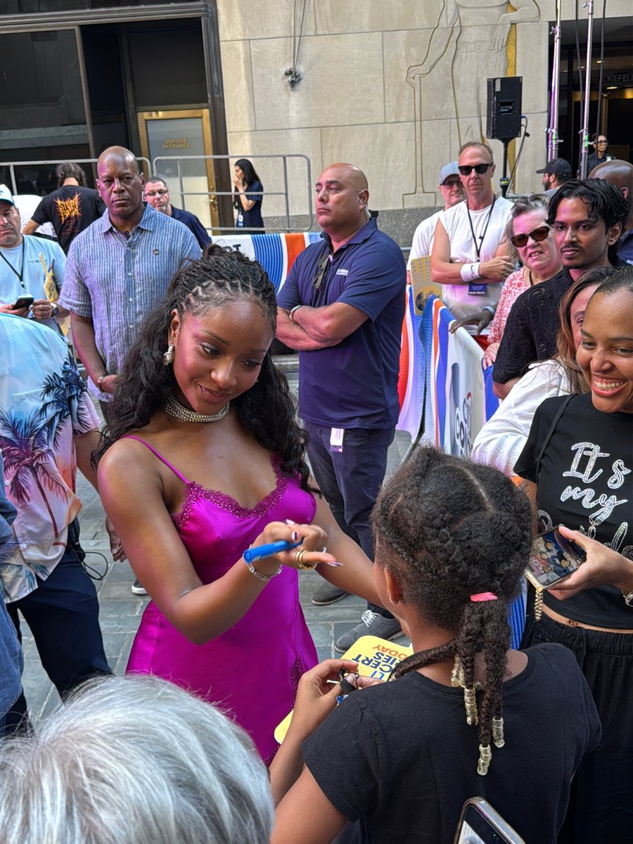 mobstarrs1's tweet photo. Ayra Starr on Today Show in NYC 💜 https://t.co/PgHzjUDcR9