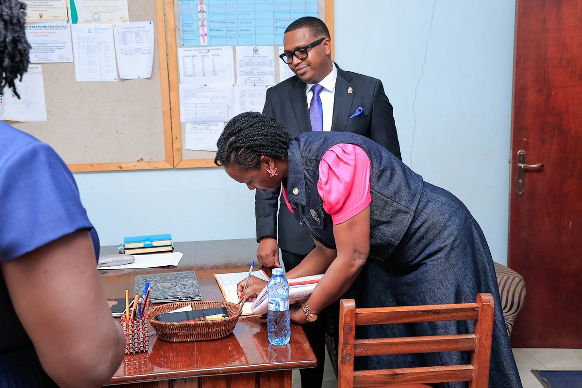 allroundUganda's tweet photo. @IreneMugisha, CEO of @PCF_Uganda, emphasized that education is one of the greatest investments a nation can make, and every child deserves the chance to learn and reach their full potential.
#SaveALifetoChangeAFutureCEO #PresidentialCEORun2026 https://t.co/H3Ybrya5bf