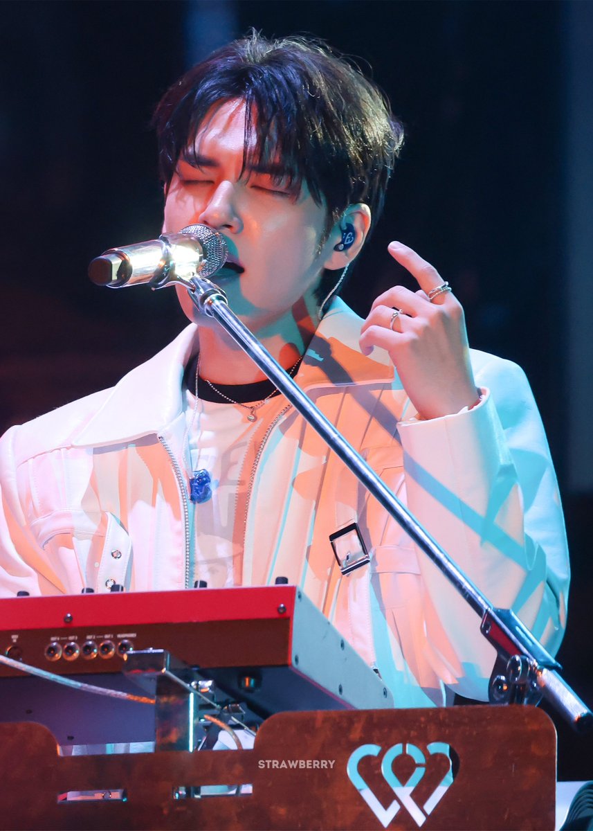 strawberry_6___'s tweet photo. 2605017 The DECADE in BUSAN

#원필 #WONPIL #데이식스 #DAY6 https://t.co/w2CWRM471n