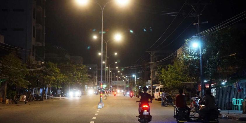bnionline1's tweet photo. Mon State residents demand repeal of junta security orders like Section 144, curfews & motorcycle bans. They say these fuel extortion, forced conscription, devastate livelihoods & spread fear. #MonState #Myanmar #HumanRights https://t.co/w63pubHGGr https://t.co/VYUjGkuaVl
