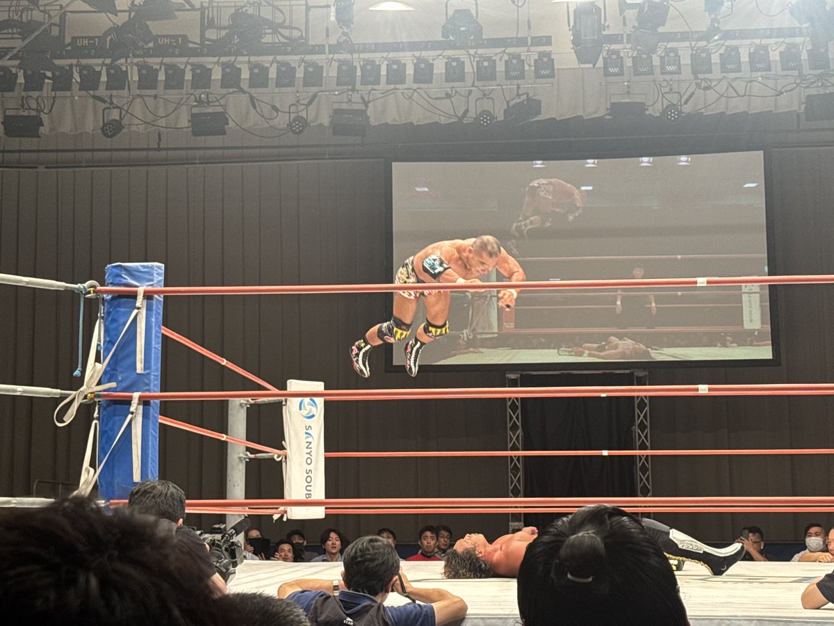 K36684342's tweet photo. さすが火祭り決勝戦！見たかったシングルが決勝で見れて本当来てよかった！負けてしまったけど、さすが将斗さんでした！スーパーフライ行くとこ撮れた奇跡
#pwzero1
#田中将斗 https://t.co/cU0aPuKM0O