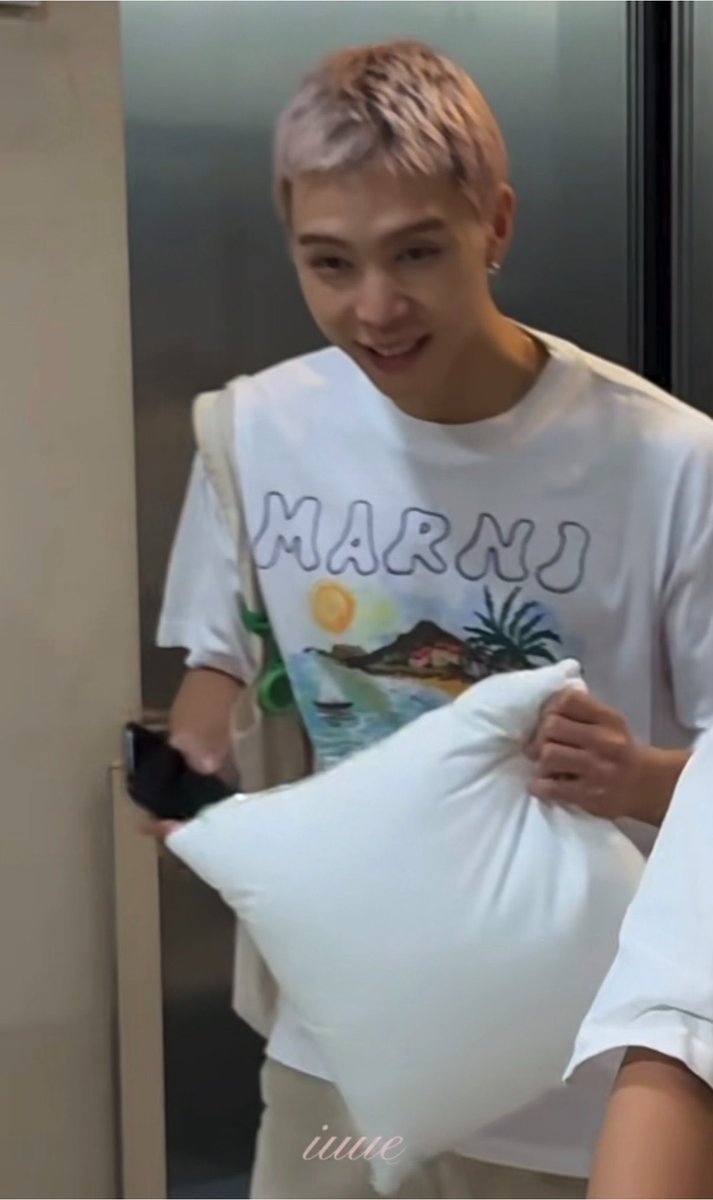 jyani0902's tweet photo. เหมือนเจอได้ตามตึกคณะ ฟีลพี่ปี4แวะมาส่งเล่มวิจัย https://t.co/OG5oBaiyPk
