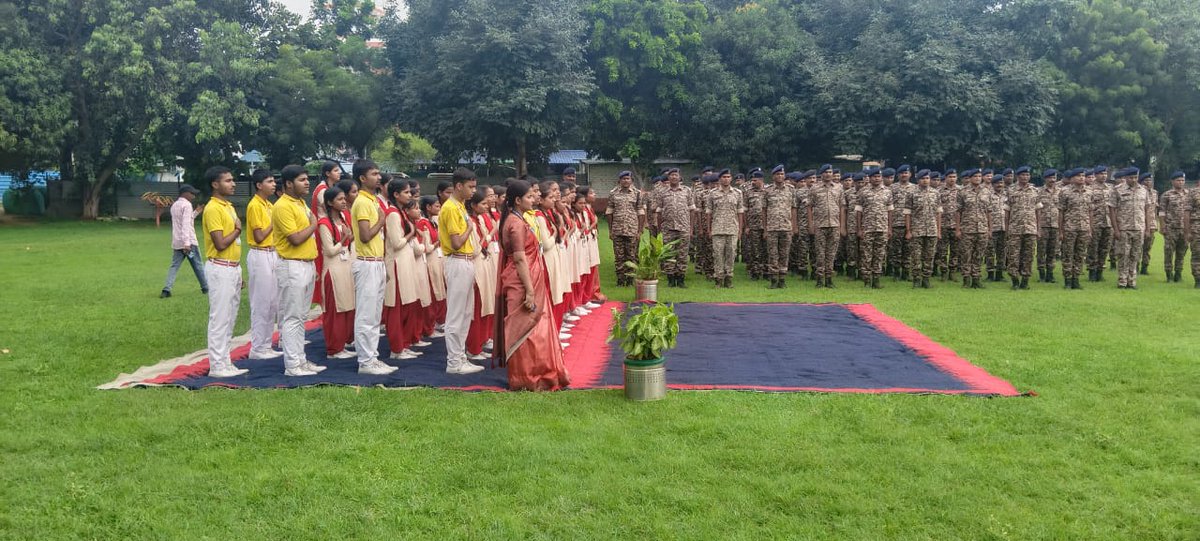 Crpf47bn's tweet photo. आज दिनांक 07/08/2026 शुक्रवार को  #47बटा0केरिपुबल जेल काम्प्लेक्स, गयाजी (बिहार) में श्रीअवधेश कुमार कमाण्डेन्ट-47 बटा0 ने  अधिकारियों एवं जवानों  स्कूल के छात्र-छात्राओं के साथ #वंदेमातरम् राष्ट्रीय गायन कार्यक्रम का आयोजन किया। 
#VandeMatram #NationalSong
#crpf #CentralZoneCrpf https://t.co/5p6dBS1amO