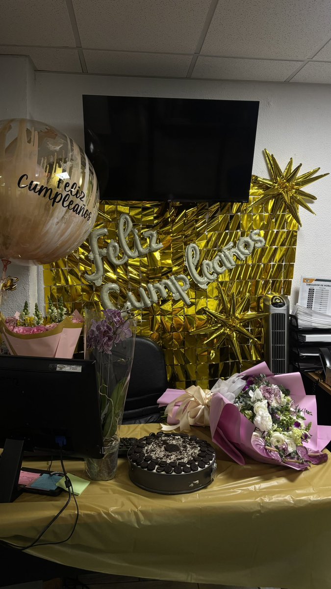 fernandafbee's tweet photo. es mi primer cumple godin que me siento tan amada https://t.co/Ku8prEqal0
