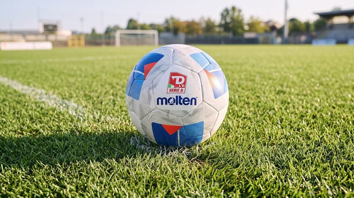 Siena_com_pl's tweet photo. 📅 W poniedziałek Siena pozna terminarz Serie D w sezonie 2026/2027. LND opublikuje kalendarz o godzinie 14:30, rozpoczynając odliczanie do nowego sezonu. 

⚔️ W grupie E nie zabraknie wymagających przeciwników, a szczególnie ciekawie zapowiadają się starcia z Lucchese, Prato i Ternaną.

🚌 Nowy sezon oznacza dla Sieny także sporo podróżowania, Bianconeri będą jeździć nie tylko po Toskanii, ale również do Umbrii i Emilii-Romanii. 

#włoskarobota 

🔗 Więcej: https://t.co/iif10PddDl