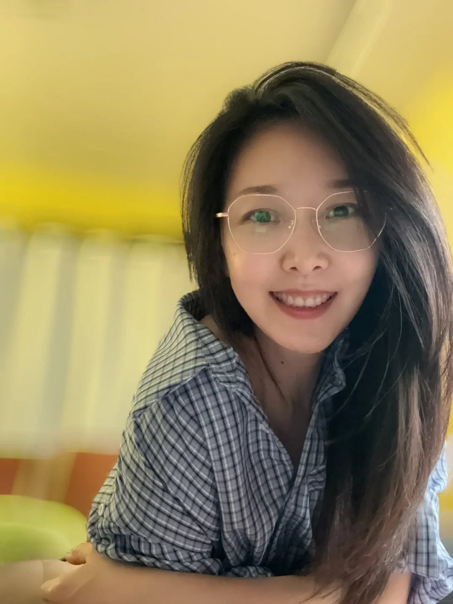 feiyi010's tweet photo. 还好，美好占了世界的大多数。所以更该笑一笑，为了今天自己路过的景色，为了能看到照片的粉丝，为了以后也许会发生的肉欲…

少妇阿姨带眼镜你们喜欢吗～ https://t.co/pOggrP0Coc