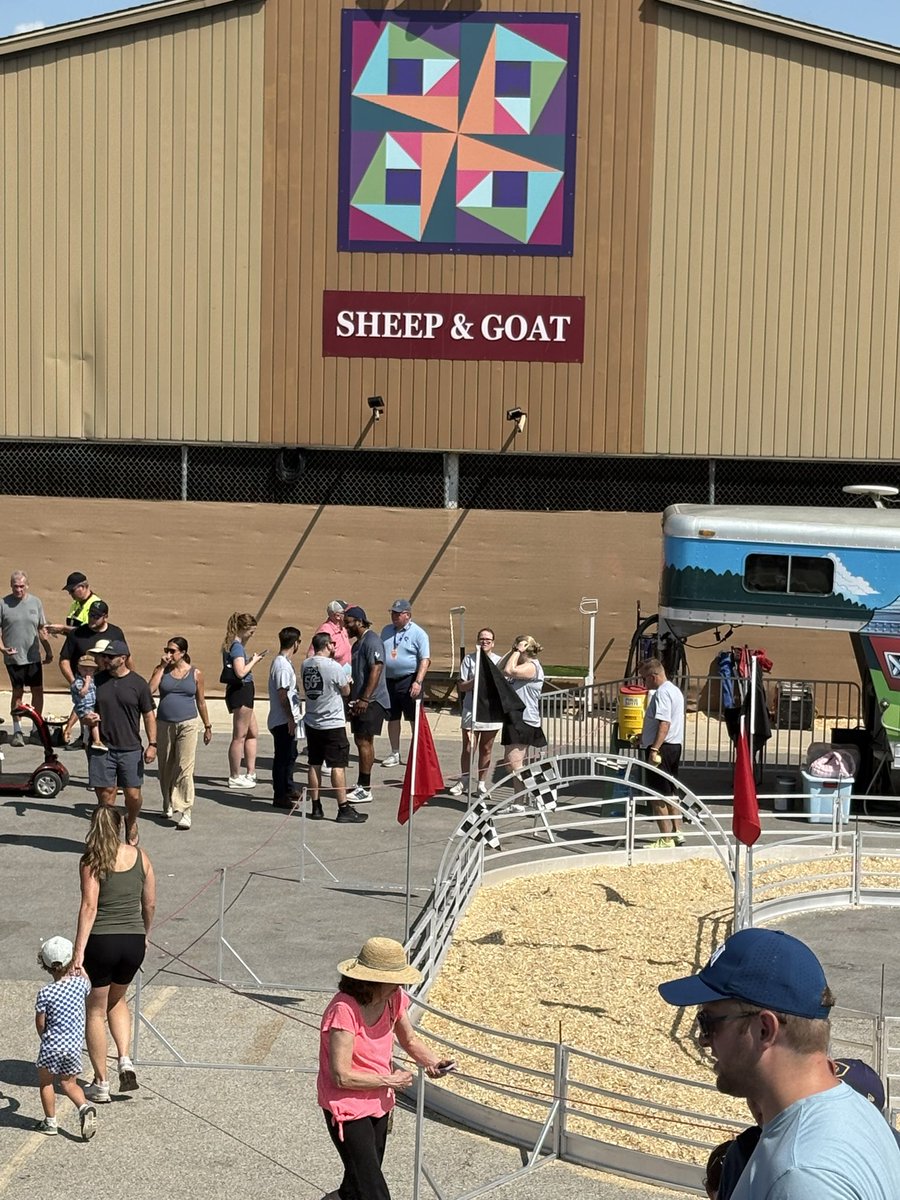 Keri_Ann01's tweet photo. People think I see the pig races too see the pigs. I actually come to the pig races to see the best staff in the AHL 
@mkeadmirals https://t.co/tZFKmHgvQy