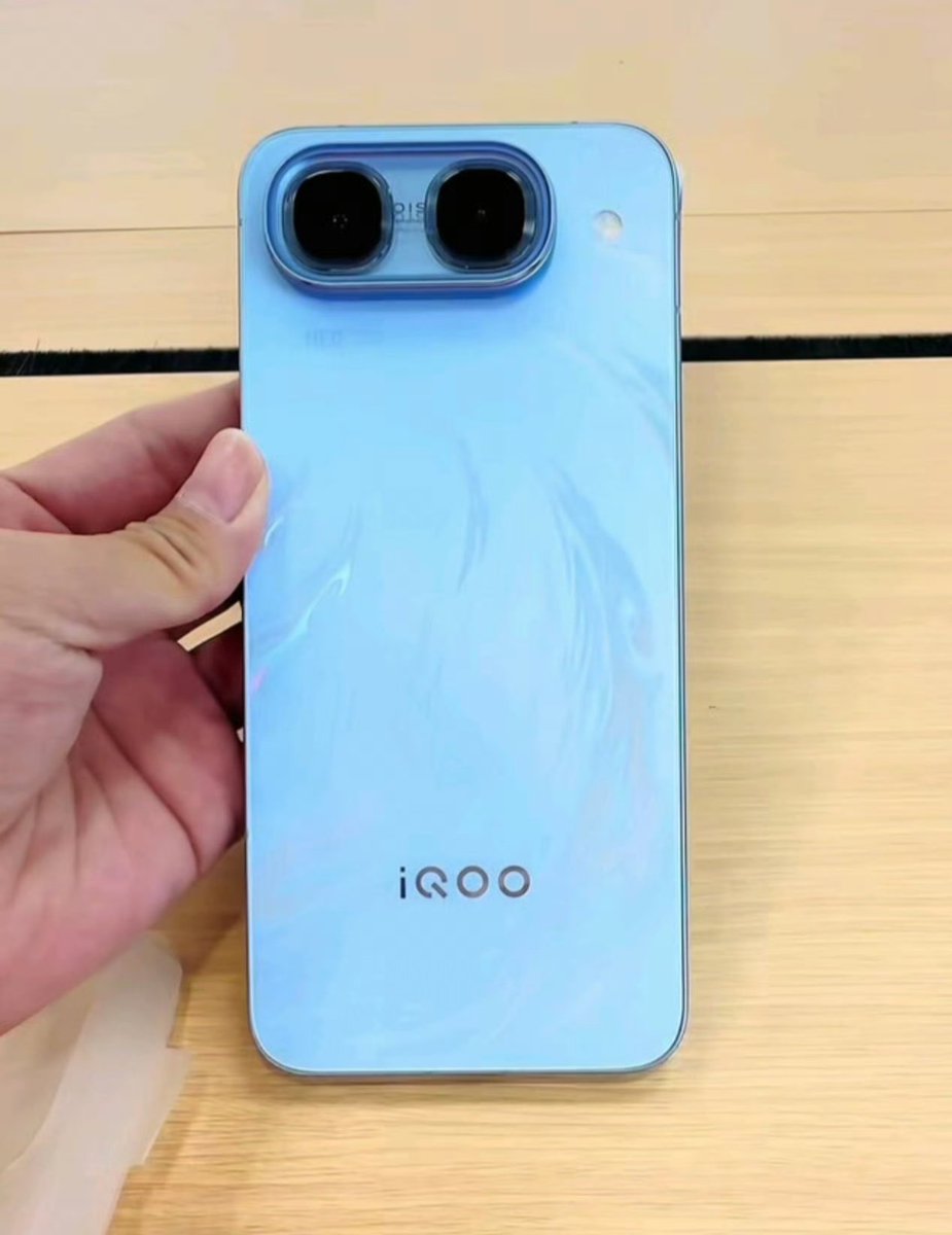 rajAnoop_'s tweet photo. iQOO Neo 11 Extreme
First Look Design in Real-life π€³
#iQOO https://t.co/MXc8hWybKP
