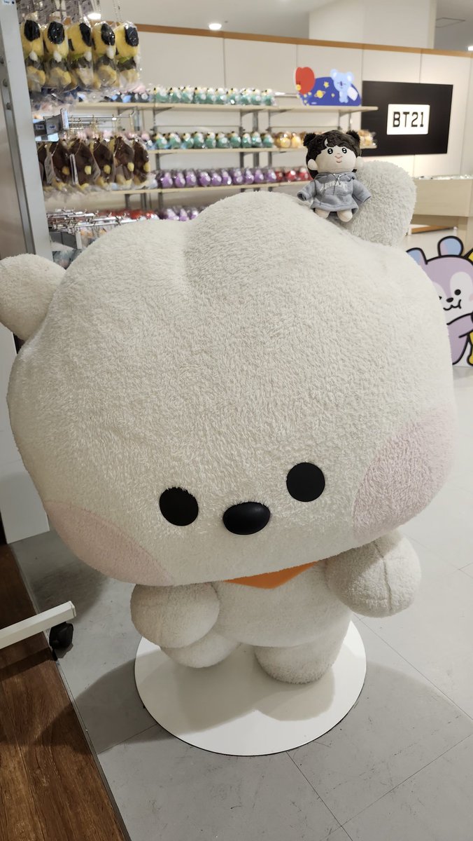 makiyons's tweet photo. 徳島で珍しくBT21のPOP UPがあったので行ってきたよ
売れ残りを持ってきた感満載だったぜ。
今日スタート開店で行ったのに全員揃ってないのがほとんどだった
ブラインドは全てTATAが出る呪いにかかった https://t.co/7Syv8FgQtd