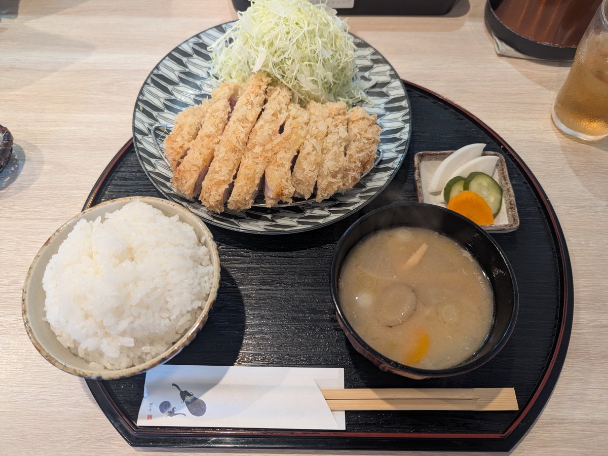 TaroinZAT's tweet photo. 今日の #とんかつ

前橋市青柳町　かつひろ https://t.co/HdNJfm0GXz