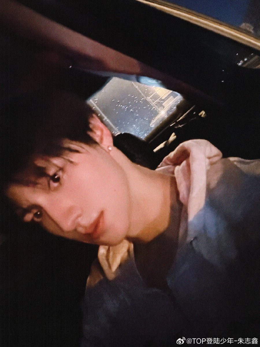 twentytwoxzz's tweet photo. zhixin weibo update 

今天 立秋了！

#22X日志 #朱志鑫 https://t.co/IW70r0E6Nu
