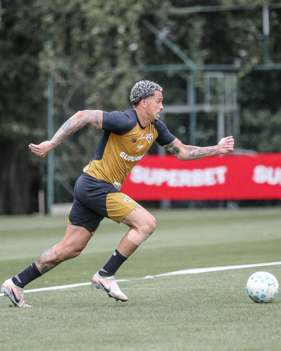 SaoPauloFC's tweet photo. Último treino antes do nosso confronto na Arena do Grêmio!

#VamosSãoPaulo 🇾🇪

📸 Erico Leonan / São Paulo FC https://t.co/6GL2fTloJ7