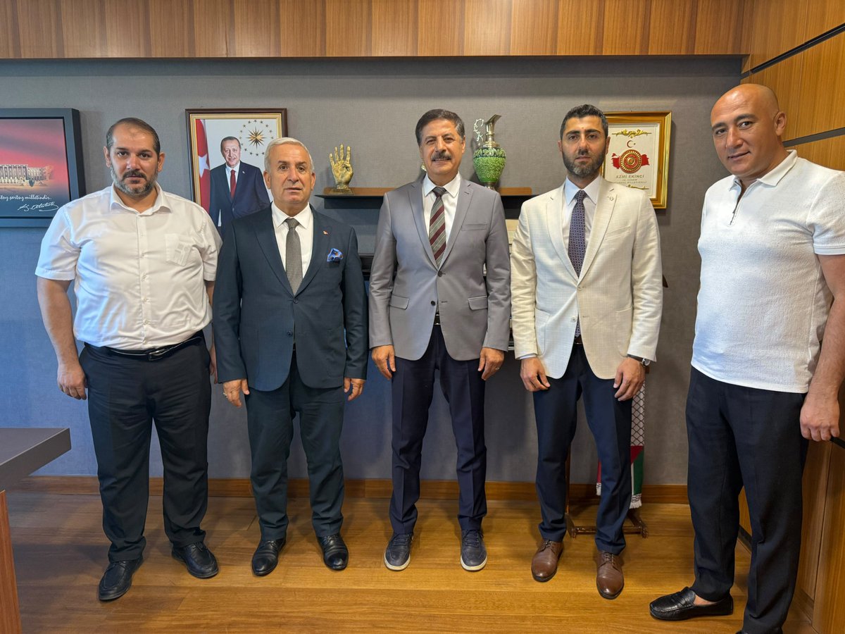 tumorsiad's tweet photo. AK Parti İstanbul milletvekilimiz sayın, Azmi EKİNCİ beyi makamında ziyaret ettik.
Derneğimiz faaliyetleri hakkında sayın vekilimizi bilgilendirerek fikir alışverişinde bulunduk. Nazik kabulleri ve değerli görüşleri için kendilerine teşekkür ederiz. @azmiekinci34 @muzaffer_bag @tumorsiad