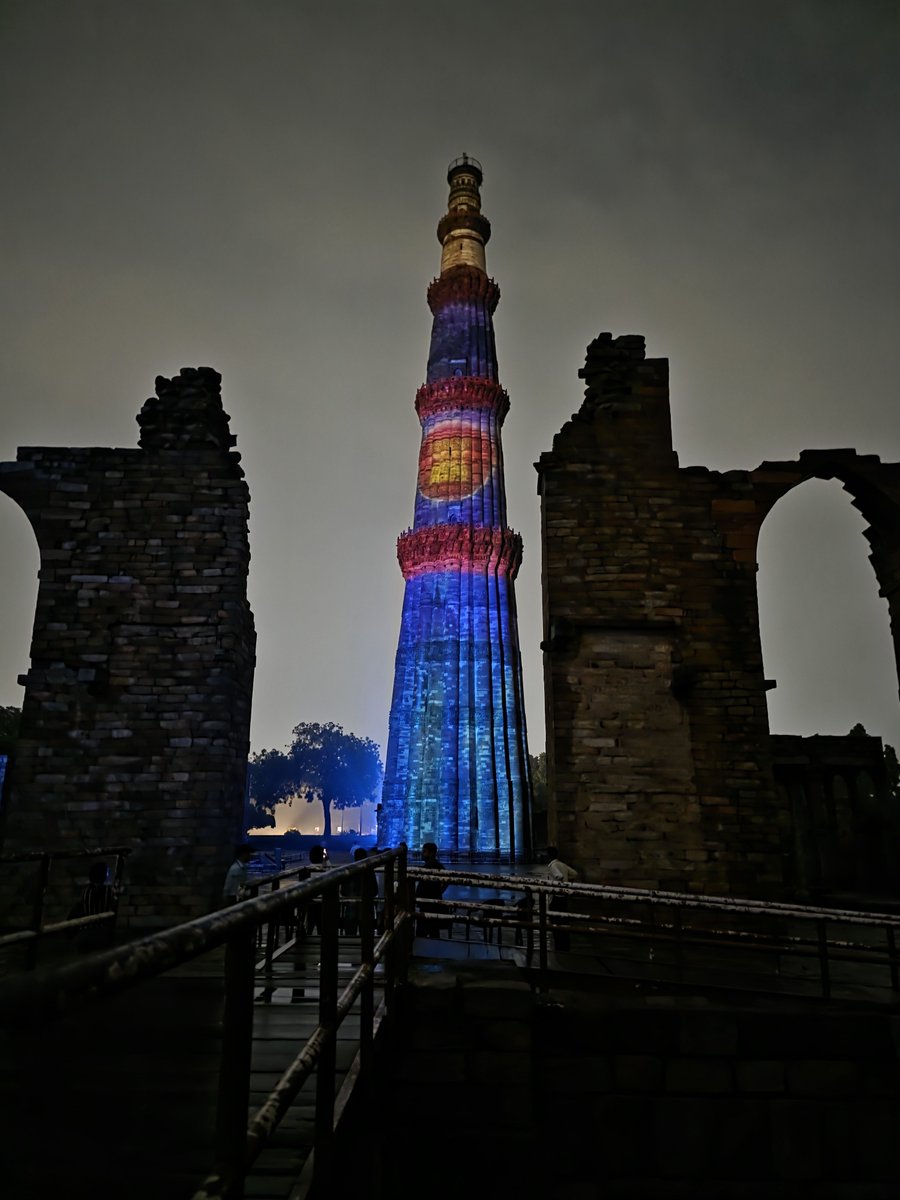 SGinIndia's tweet photo. Very happy to celebrate #ASEAN Day with our ANDC Family in New Delhi with the first-ever @ASEAN flag illumination of the #QutubMinar. Many thanks to our Philippines Chair 🎇 - HC Wong  #59thASEANDay #ASEAN59 #NavigatingOurFutureTogether @MEAIndia @ASIGoI @MinOfCultureGoI https://t.co/YkHpcx5fPG