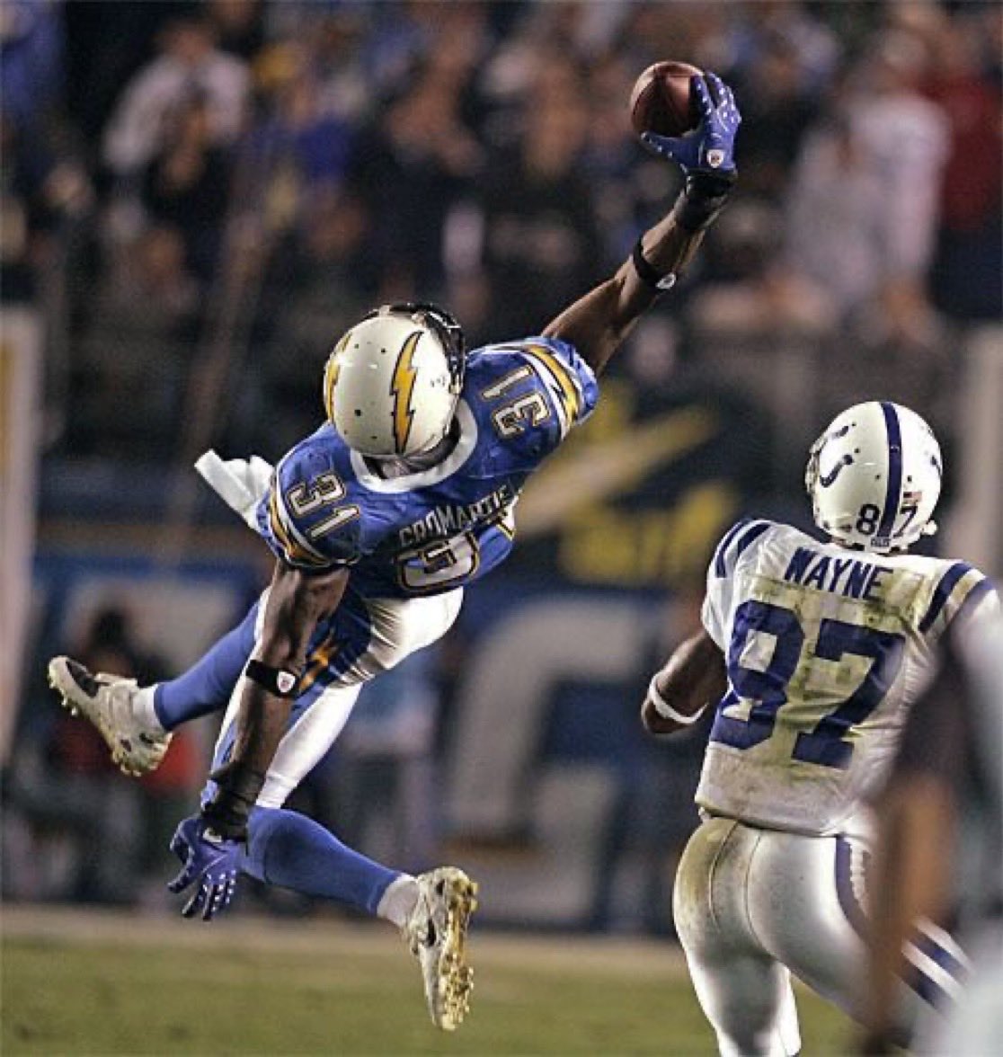VintageFB's tweet photo. Antonio Cromartie’s one-handed INT as Reggie Wayne looks on (2007) https://t.co/wg3gnbHhEk
