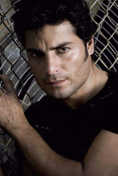 CHAYANNEMUSIC's tweet photo. Esta es mi mirada al saber que aún no has venido a bailar bachata conmigo 🖤 https://t.co/S2A8cddWGZ
