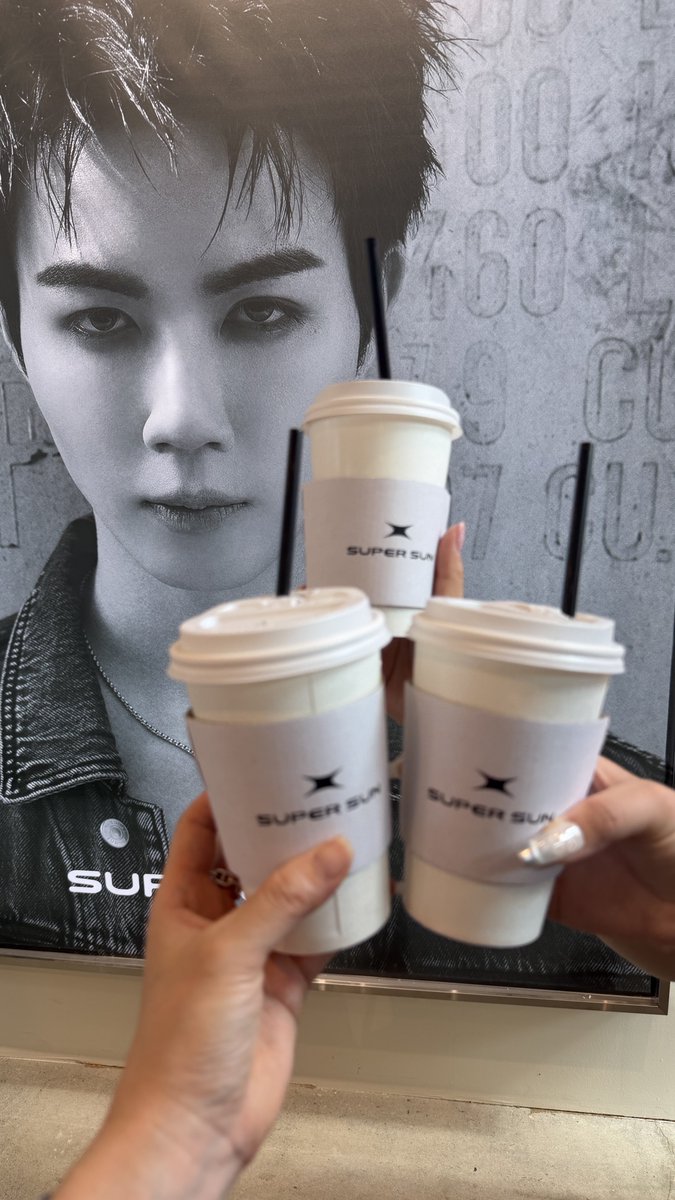 youngroyals_wwd's tweet photo. Seoul 35โ
ํธ๋ฃฉ์ ๋ฅ์ง? ์์ํ ์ปคํผ ํ์ํด๐ฅค
#SUPERSUN
#SUPERSUNXBAZAARHOUSE
#BAZAARHOUSE https://t.co/H3tDsVQoms