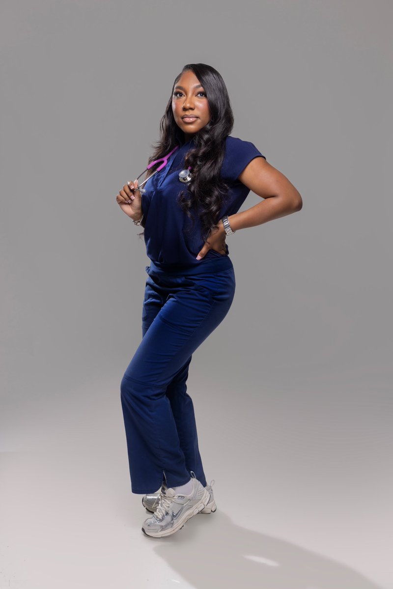 itsmanii__'s tweet photo. Oh nothing just graduated from nursing school 🥰🩺 https://t.co/NxQzRzAhSc