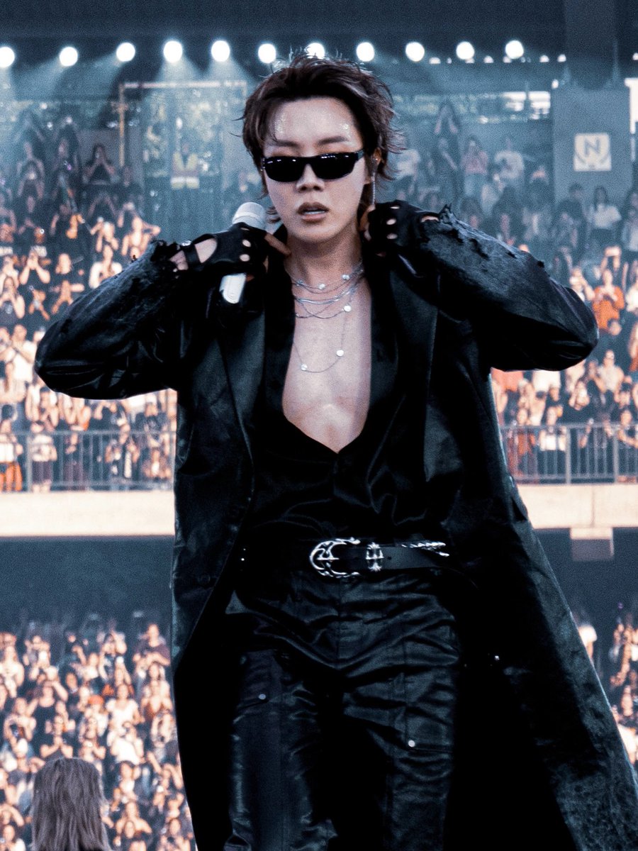 acejhopee's tweet photo. jung hoseok you are insane https://t.co/7wlHd6NRUG