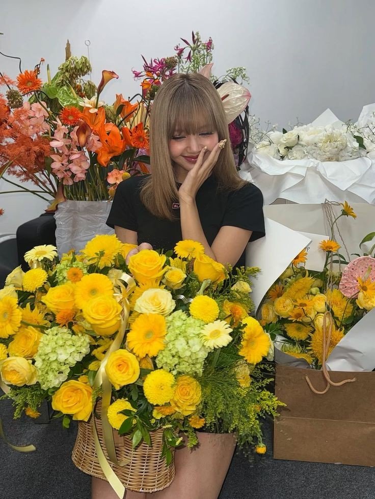 gabiluvlisa's tweet photo. It's been a rollercoster ride with you LISA @wearelloud and I'm still gonna stick around for more moments with you💛

And to all liles I LISA YOU!

ALWAYS WITH LISA
#10YearsWithBP_LISA https://t.co/igeRPfE4fW