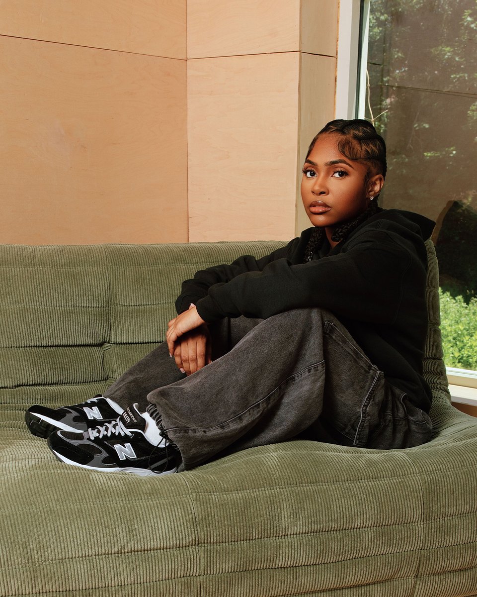 DTLRVILLA's tweet photo. the perfect balance of style and comfort. 
Shop #newbalance 880r in-store and online at https://t.co/CAsd4GMnoF. https://t.co/ty8qOU5xCr