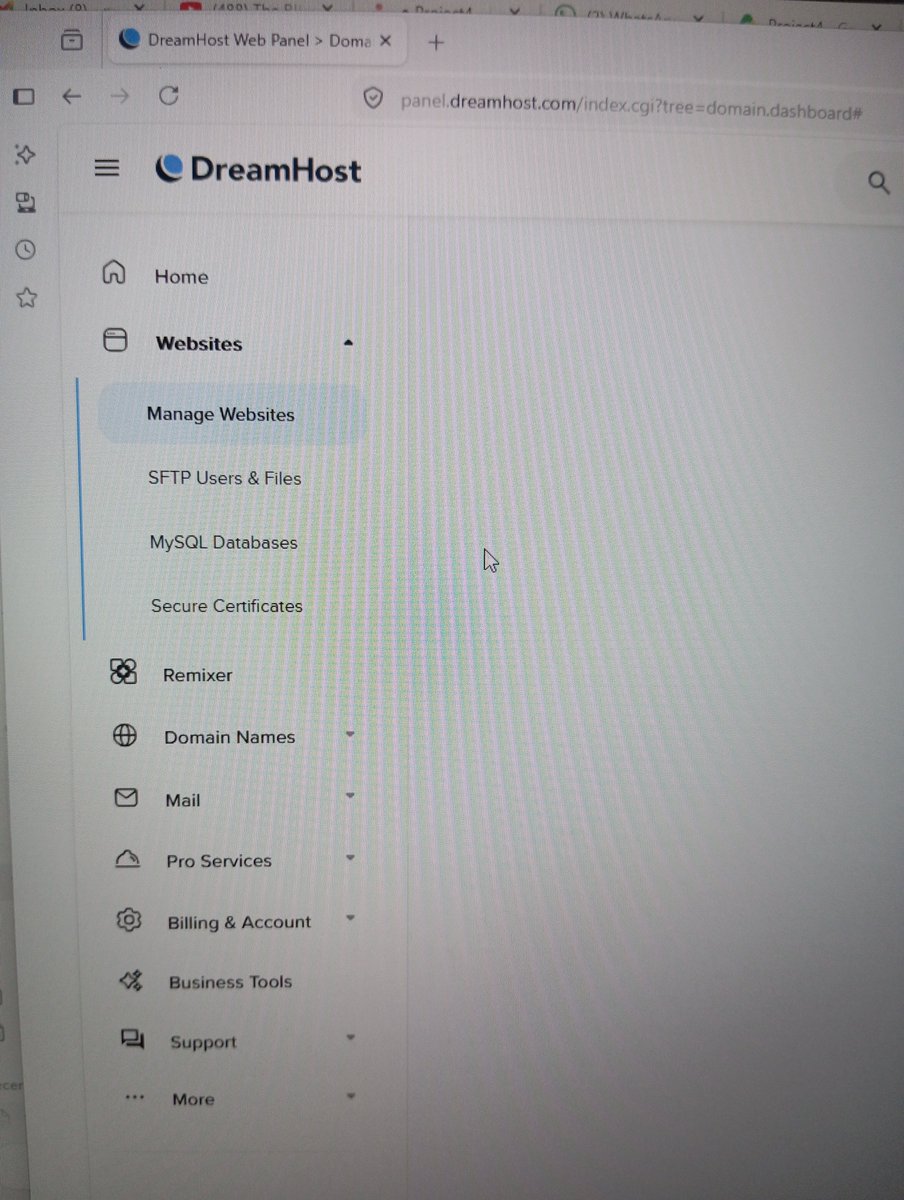 austinmadinga's tweet photo. @DreamHostCare Like this. Doesn't load the right side https://t.co/rkm4JD6j1z