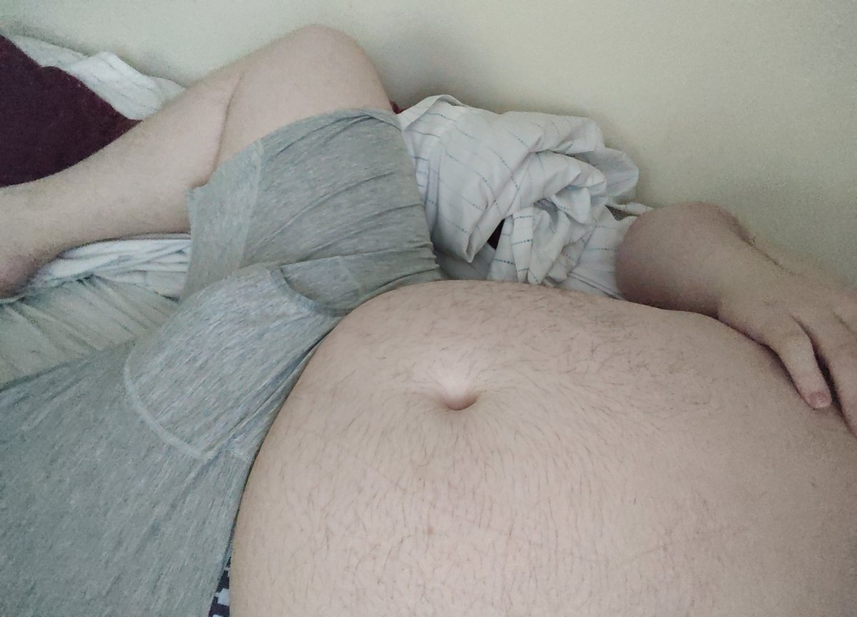 biggkatoo_'s tweet photo. pillow tummy https://t.co/F7nIdLJJk9