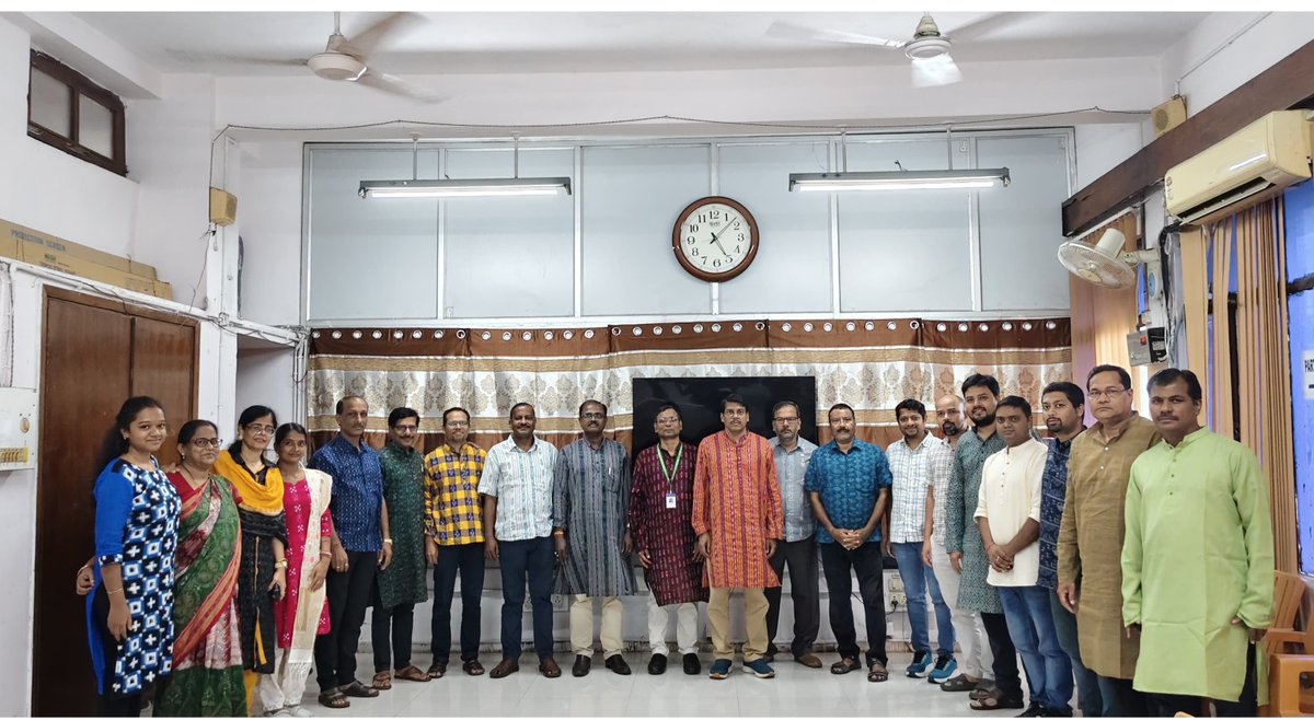 ccaodisha's tweet photo. Celebrated #NationalHandloomDay at the office in handloom weaves. Delighted by a surprise visit from Ex-CCA Sh. Dekhu Turwar, who coincidentally was also dressed in handloom.

 #MyHandloomMyPride #MyProductMyPride @controllerdot @dot_india @dchandlooms01 https://t.co/giS4zZgGCg
